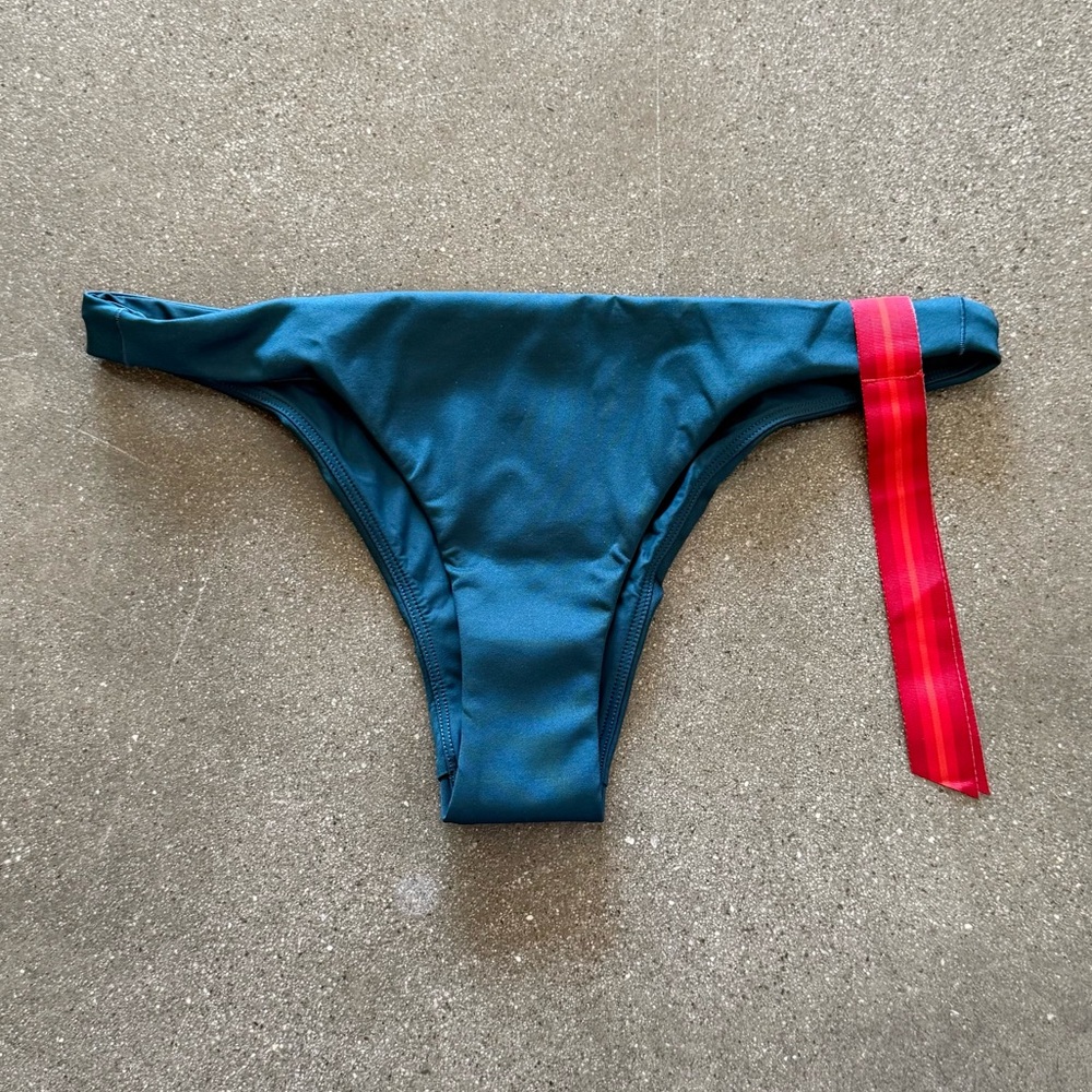 Left on Friday Streamline Bottom NWT